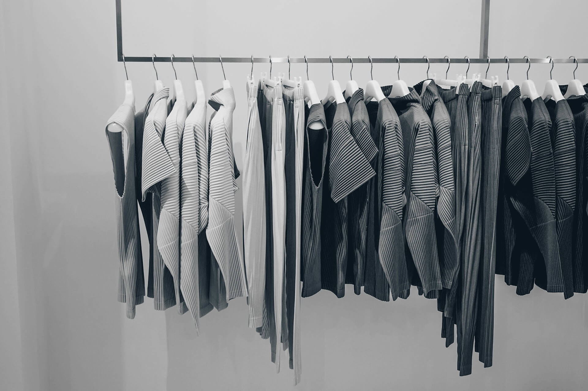 Dobra ekspozycja odzieży w sklepie – klucz do sukcesu