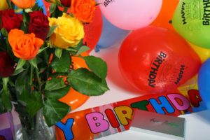Kolorowe balony urodzinowe