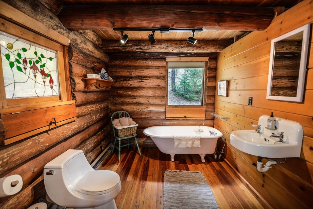Łazienka w stylu rustykalnym - drewniana