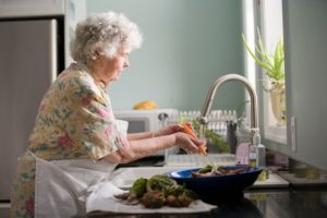 pomoc osobie starszej w domu