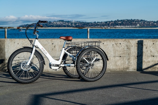 Zalety rowerów trzykołowych elektrycznych: bezpieczeństwo, stabilność i wygoda